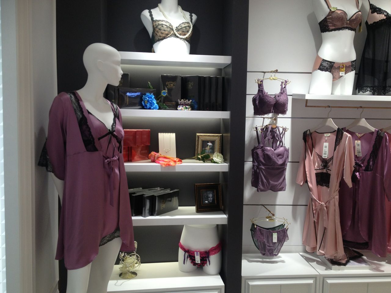 没有顾客的内衣加盟店店长看过来