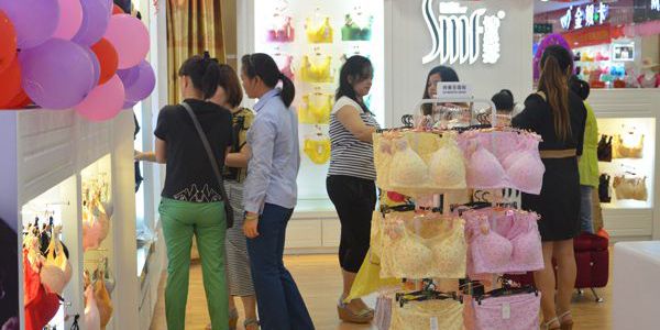恭贺罗女士的诗曼芬内衣加盟店隆重开业